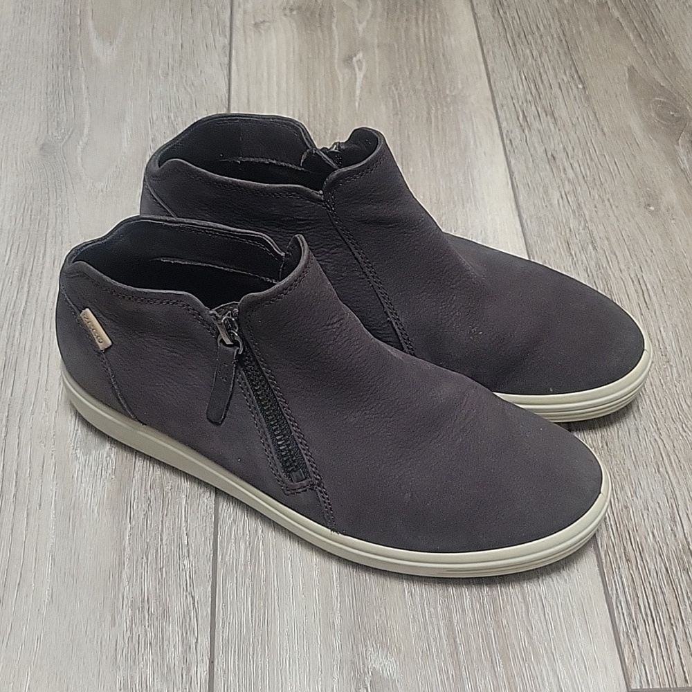 Ecco Gray Suede Soft 7 Bootie Size 41 (10 - 10 1/2), Extra Width